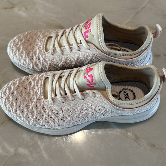 Barely worn womens APL size 8.5 in beige with pink APL accent - Picture 2 of 12